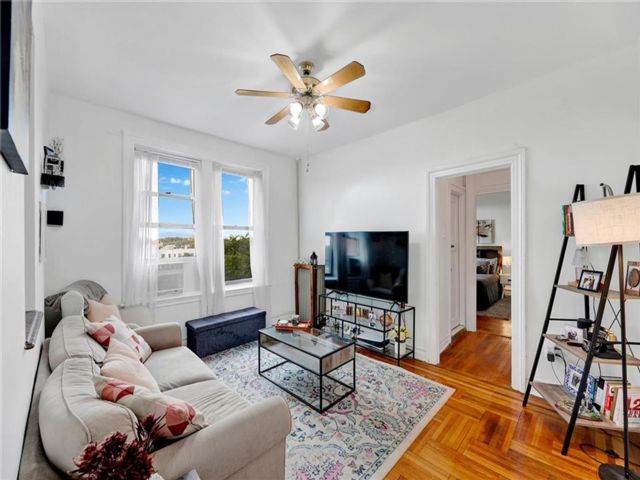  1 BR,  1.00 BTH &nbsp;Co-op style home in Bay Ridge