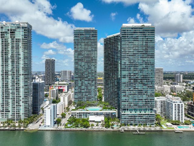  2 BR,  3.00 BTH &nbsp;Condo style home in Miami