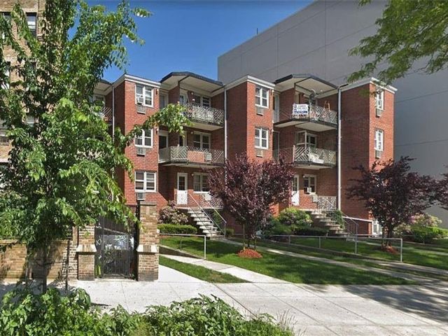  1 BR,  1.00 BTH &nbsp;Condominium style home in Brighton Beach