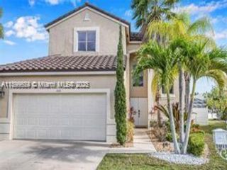  5 BR,  3.50 BTH &nbsp; style home in Weston