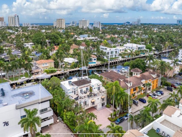  3 BR,  3.00 BTH &nbsp; style home in Fort Lauderdale