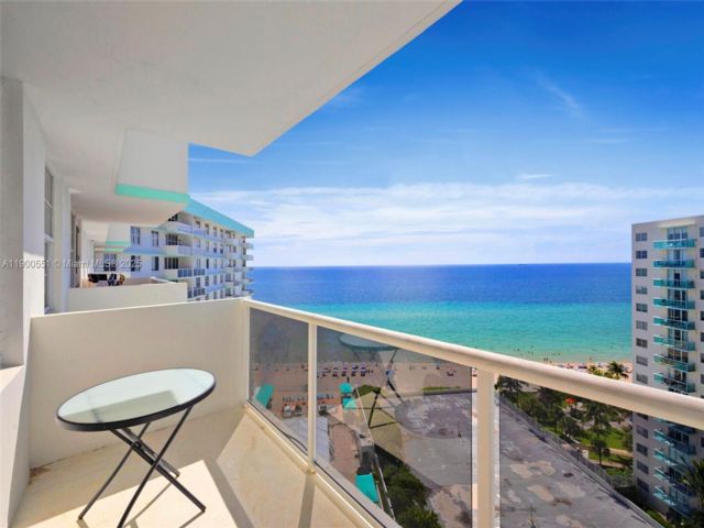  2 BR,  2.00 BTH &nbsp; style home in Hollywood