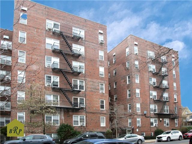  2 BR,  1.00 BTH &nbsp;Co-op style home in Bensonhurst