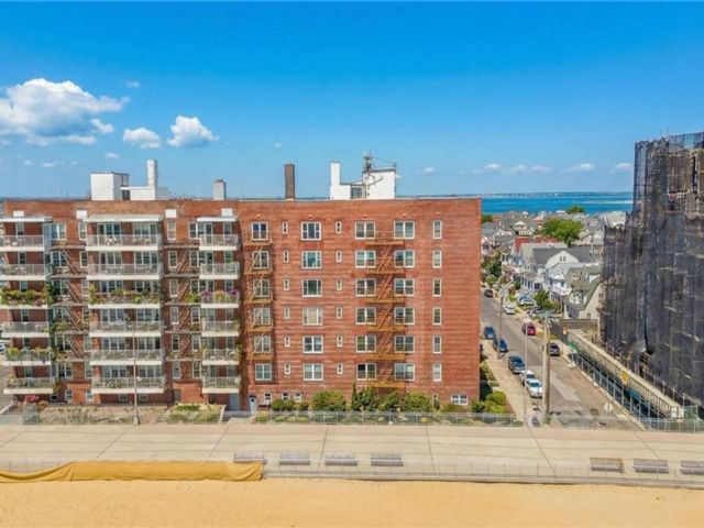  1 BR,  1.00 BTH &nbsp;Co-op style home in Rockaway Park