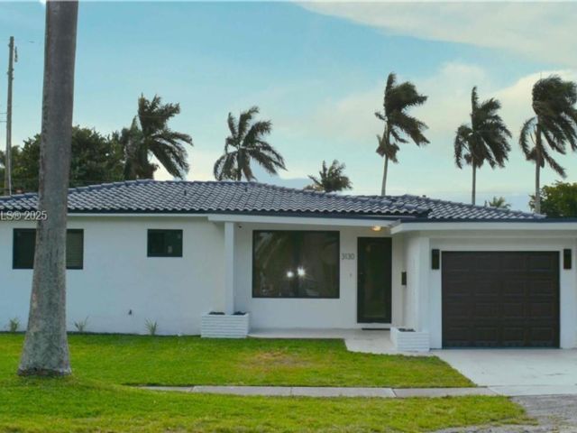  3 BR,  2.00 BTH &nbsp; style home in Hollywood