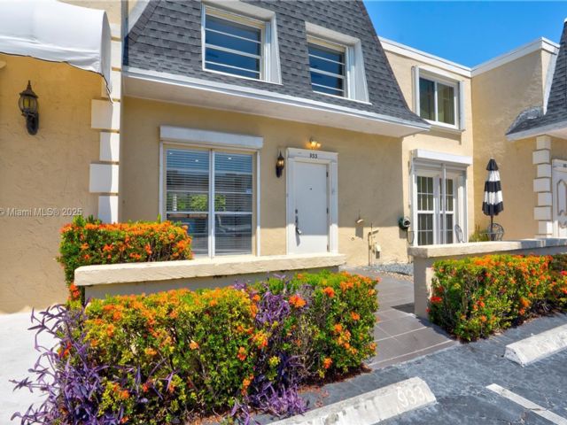  3 BR,  2.50 BTH &nbsp; style home in Hallandale Beach