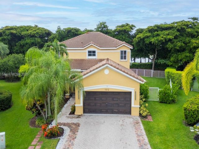  4 BR,  3.00 BTH &nbsp; style home in Weston