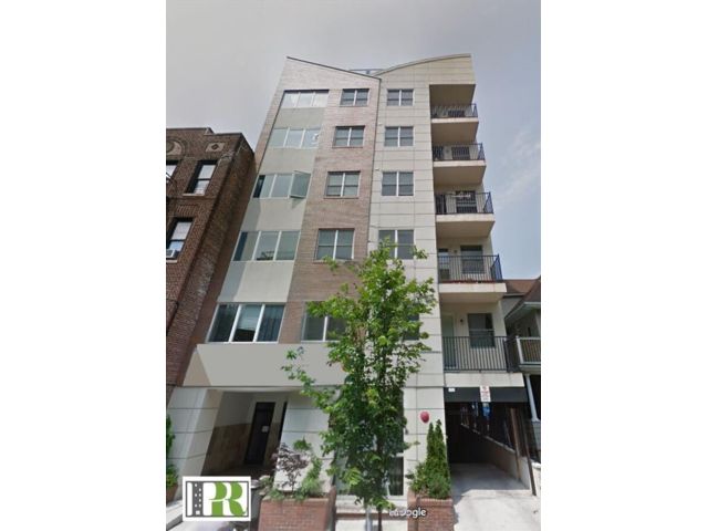  2 BR,  2.00 BTH &nbsp;Condominium style home in Midwood