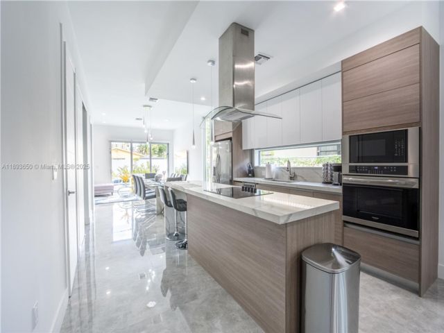  4 BR,  3.50 BTH &nbsp; style home in Miami