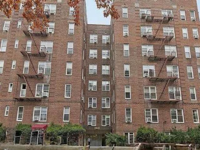 2 BR,  1.00 BTH &nbsp;Co-op style home in Sheepshead Bay