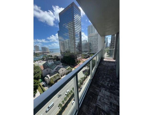  2 BR,  2.00 BTH &nbsp;Condo style home in Miami