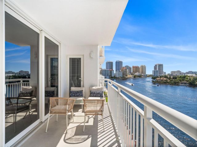  2 BR,  2.00 BTH &nbsp; style home in Fort Lauderdale