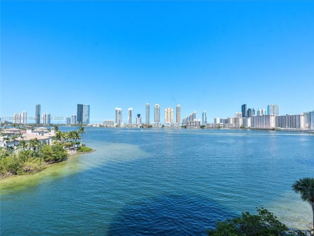  2 BR,  2.00 BTH &nbsp; style home in Aventura