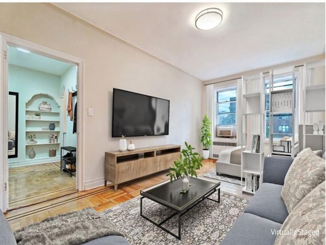 Studio,  1.00 BTH &nbsp;Co-op style home in Midwood