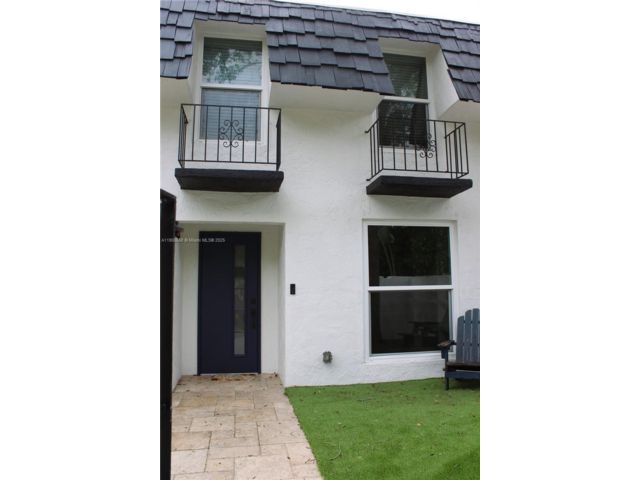  3 BR,  2.50 BTH &nbsp;Townhouse style home in Kendall