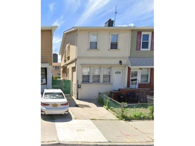 Studio,  0.00 BTH &nbsp;Multi-family style home in Brighton Beach