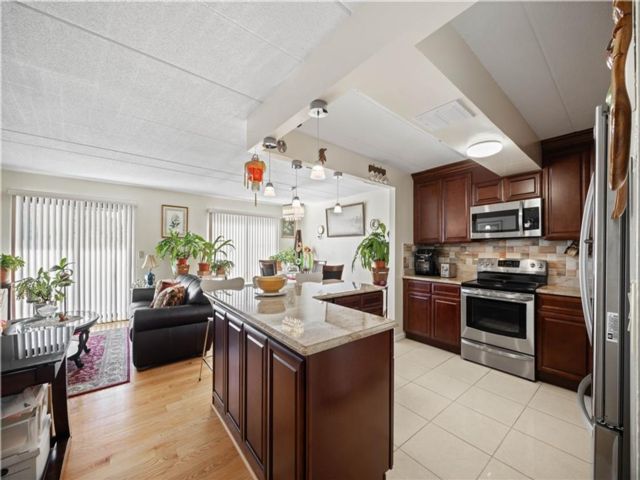  2 BR,  2.00 BTH &nbsp;Condominium style home in Canarsie