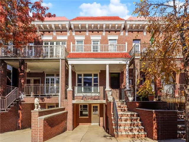  5 BR,  3.00 BTH &nbsp;Multi-family style home in Fort Hamilton