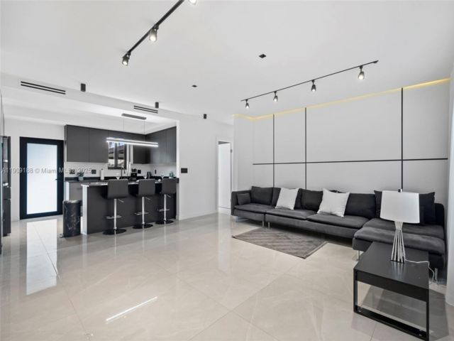  3 BR,  2.00 BTH &nbsp; style home in Hollywood