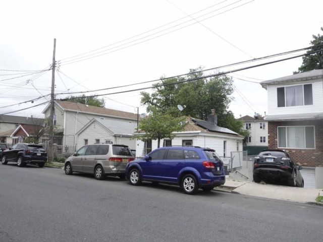 2 BR,  2.00 BTH &nbsp;Single family style home in East New York