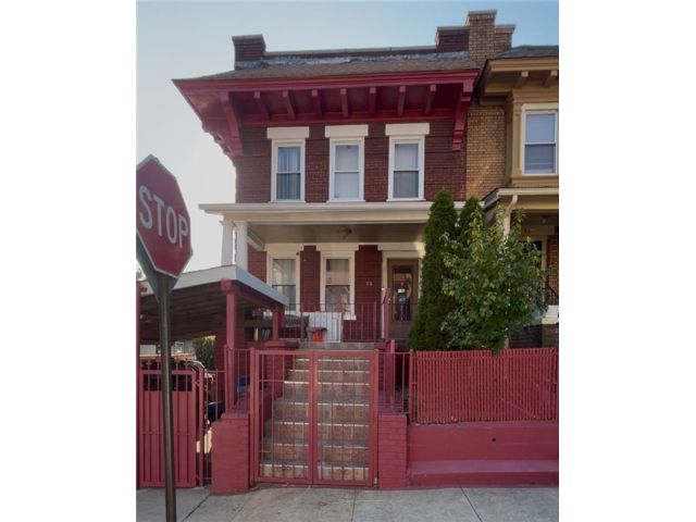  4 BR,  3.00 BTH &nbsp;Single family style home in Boro-park