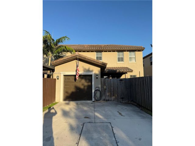  4 BR,  3.00 BTH &nbsp;2 story style home in Homestead