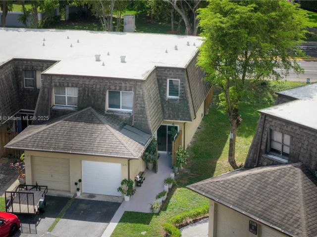  3 BR,  2.50 BTH &nbsp;Townhouse style home in Miami