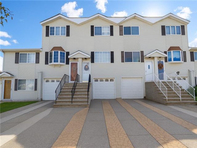  3 BR,  3.00 BTH &nbsp;Single family style home in Oakwood