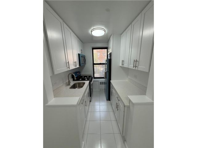  2 BR,  2.00 BTH &nbsp;Co-op style home in Sheepshead Bay