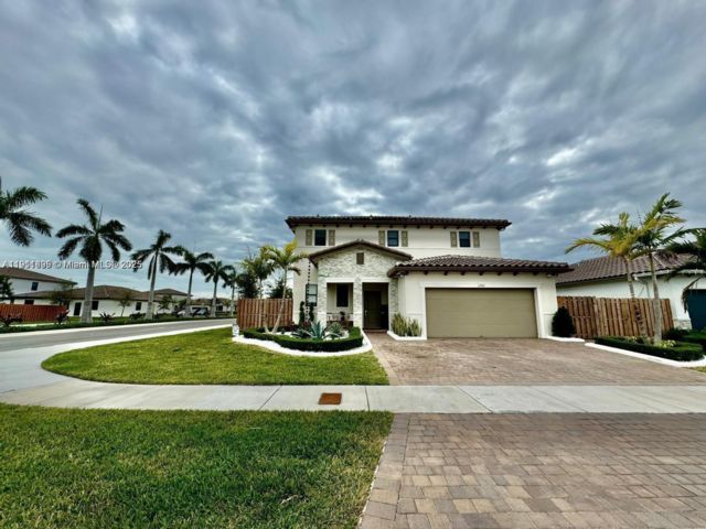  5 BR,  3.50 BTH &nbsp; style home in Homestead