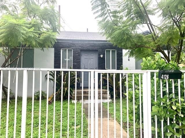  3 BR,  2.00 BTH &nbsp; style home in Miami
