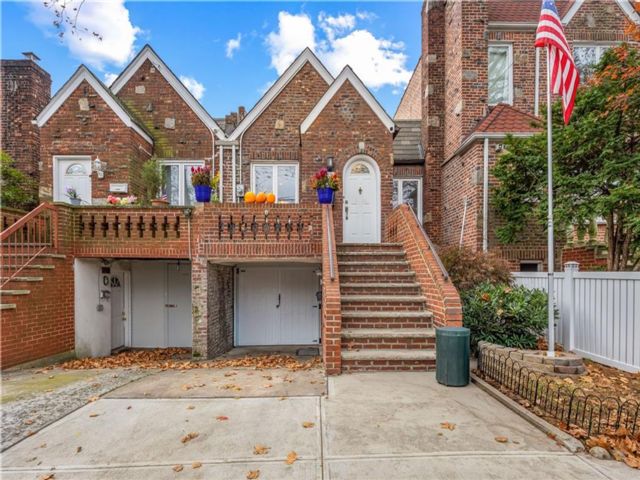  3 BR,  2.00 BTH &nbsp;Single family style home in Sheepshead Bay