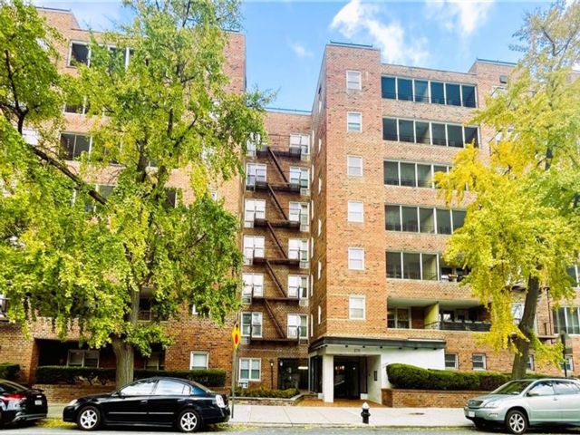  2 BR,  1.00 BTH &nbsp;Co-op style home in Sheepshead Bay