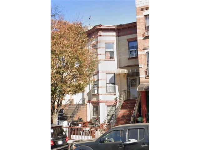 Studio,  7.00 BTH &nbsp;Multi-family style home in Sunset Park