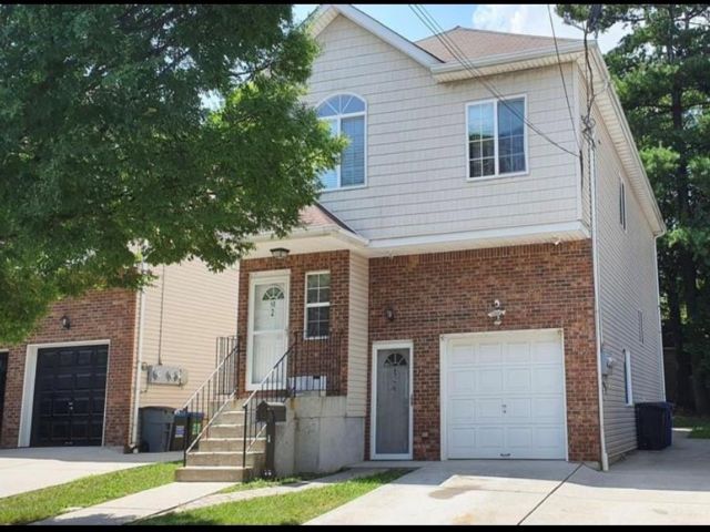  5 BR,  3.00 BTH &nbsp;Multi-family style home in Mariners Harbor