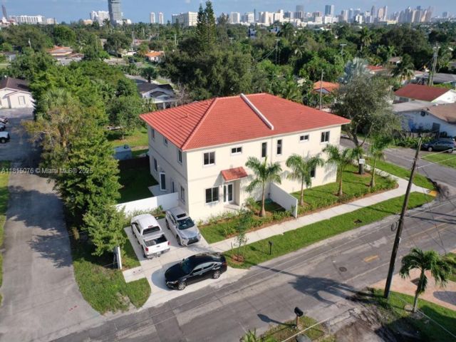  4 BR,  4.50 BTH &nbsp;Townhouse style home in Hallandale Beach