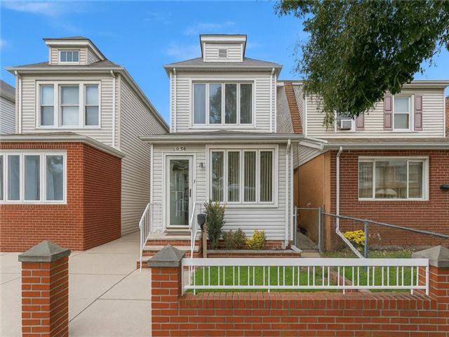  3 BR,  3.00 BTH &nbsp;Multi-family style home in Old Mill Basin