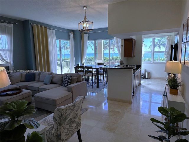  3 BR,  2.00 BTH &nbsp; style home in Hallandale Beach