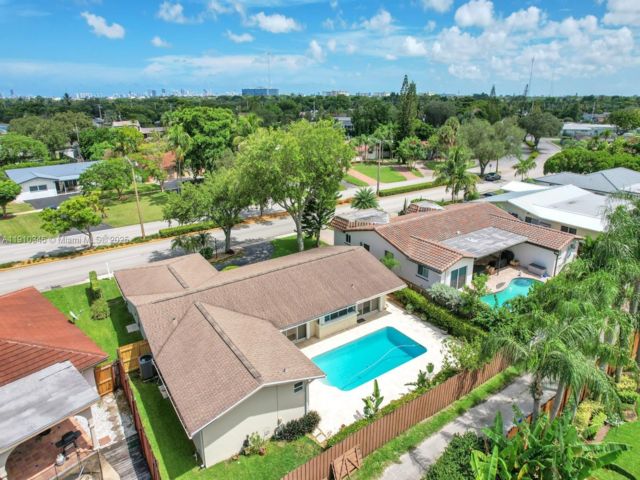  3 BR,  2.00 BTH &nbsp; style home in Hollywood