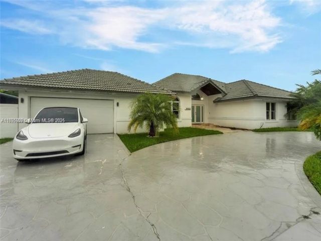  4 BR,  4.00 BTH &nbsp; style home in Miami