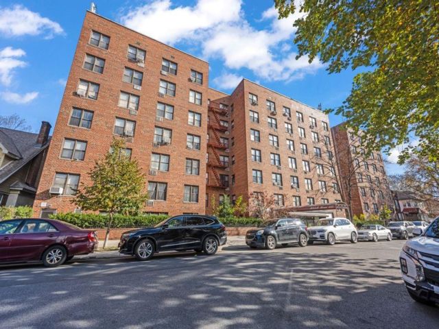  1 BR,  1.00 BTH &nbsp;Co-op style home in Midwood