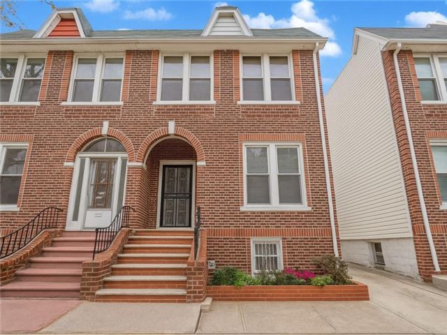  6 BR,  4.00 BTH &nbsp;Multi-family style home in Sheepshead Bay