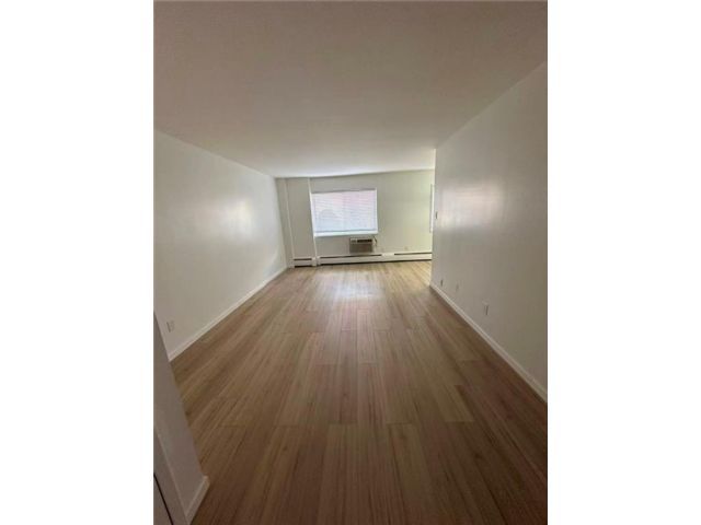  1 BR,  1.00 BTH &nbsp;Condominium style home in New Springville