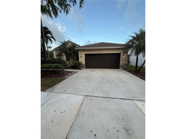  4 BR,  2.50 BTH &nbsp; style home in Weston