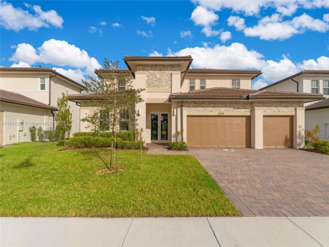  5 BR,  4.50 BTH &nbsp; style home in Davie