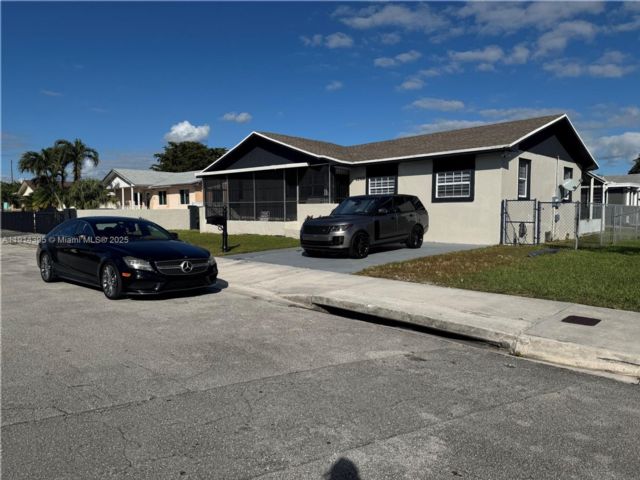  5 BR,  2.00 BTH &nbsp; style home in Miami