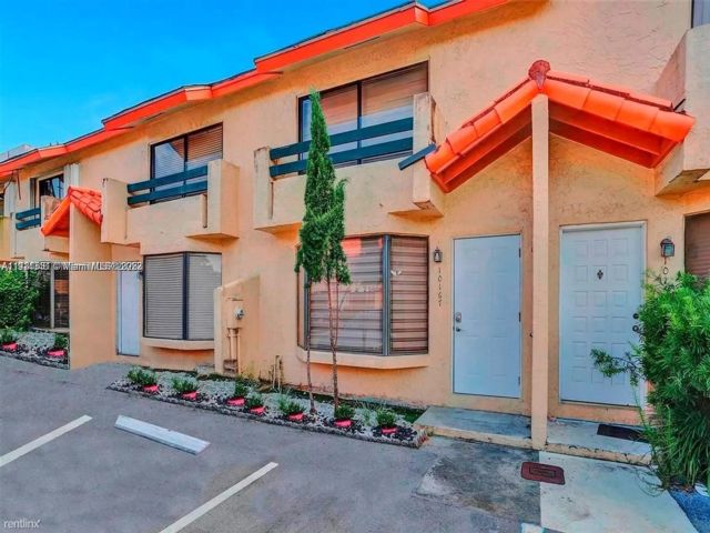  2 BR,  1.50 BTH &nbsp;Townhouse style home in Miami