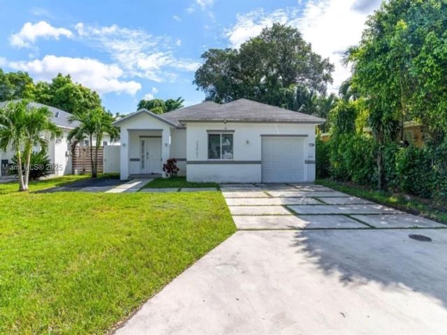  3 BR,  2.00 BTH &nbsp; style home in Miami