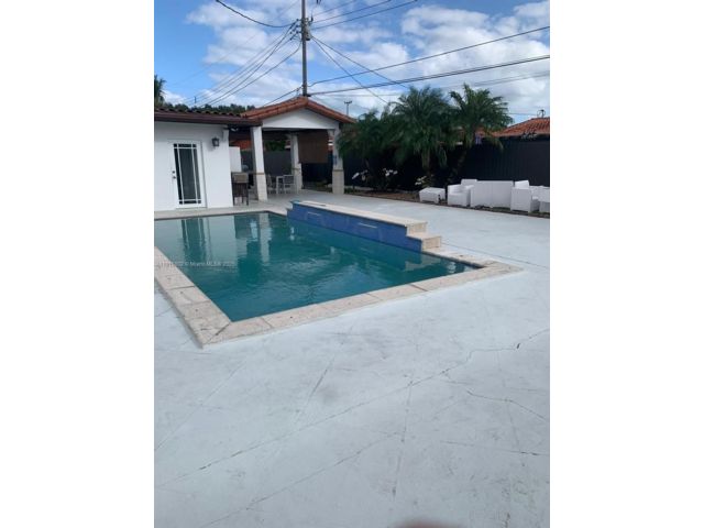  4 BR,  3.00 BTH &nbsp; style home in Miami