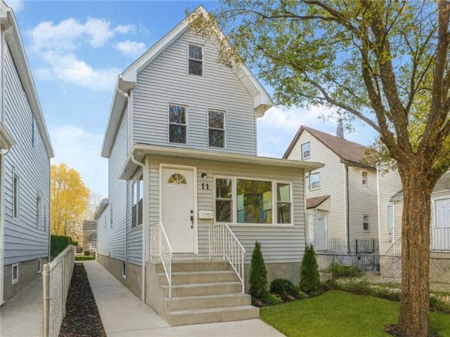  2 BR,  2.00 BTH &nbsp;Single family style home in Port Richmond